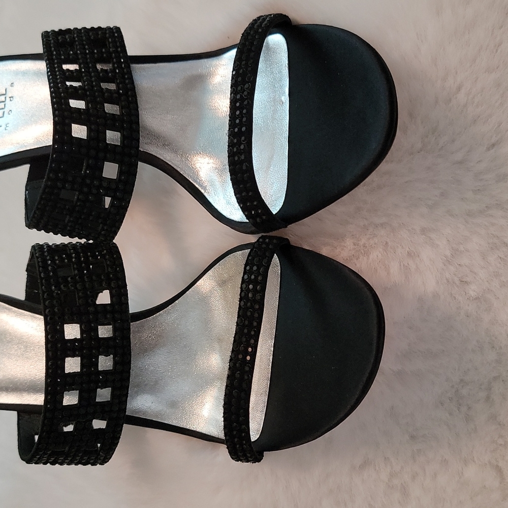 Pelle Moda Black Heels - Picture 2 of 7
